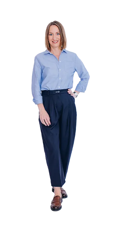 Mag. Barbara Khayat-Platzl, BSc (WU) im Business Outfit