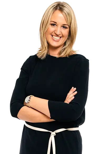 Portrait von Katrin Groiss-Schuster im Business Outfit