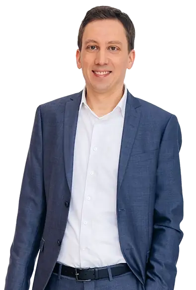 Portrait von Thomas Schuster im Business Outfit